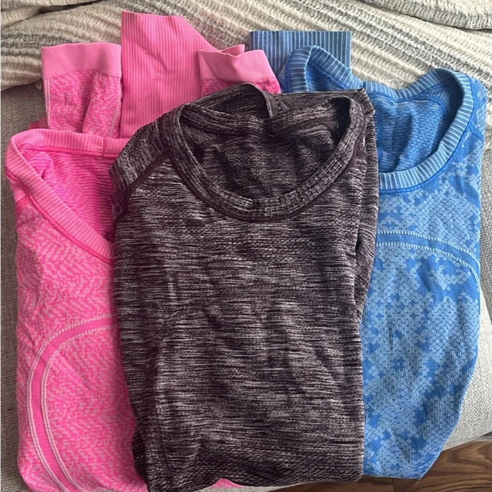Lot of 3 Lululemon tops - Picture 1 of 4